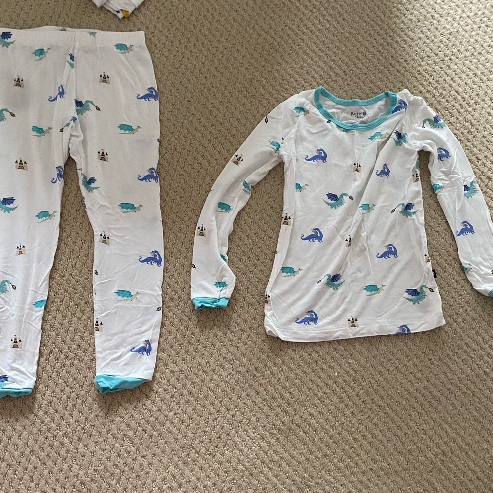 Kyte baby bamboo pj set in Dragon print 4T NWOT
